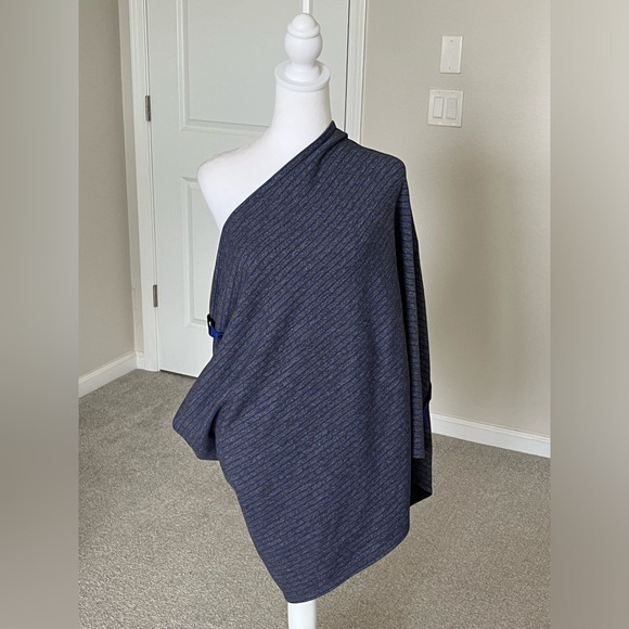 EUC Lululemon Vinyasa Infinity Button Snap Wrap Scarf in Blue and Gray Striped - Picture 8 of 16